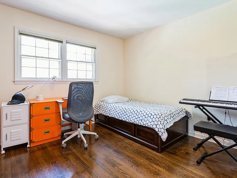 437 Summit St — Photo 14
