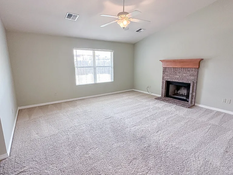 4407 SW Hickory Ln — Photo 2