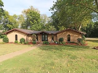 2716 Warwick Ct, Bartlesville, OK 74006