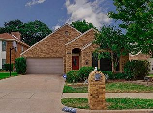 1104 Olde Towne Dr, Irving, TX 75061