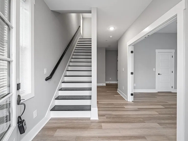 428 Centre St — Photo 5