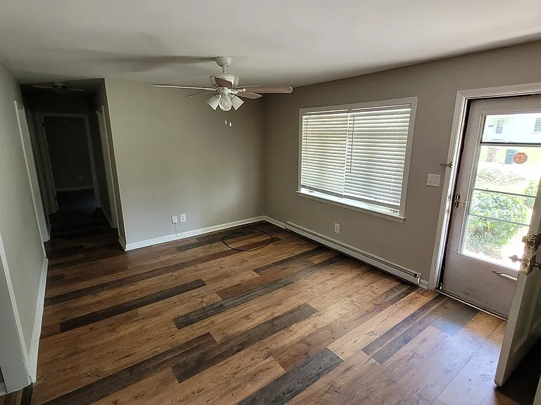 1104 Logan St — Photo 3