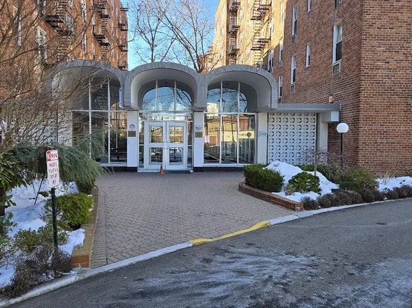 54-40 Little Neck Pkwy APT 2E, Queens, NY 11362