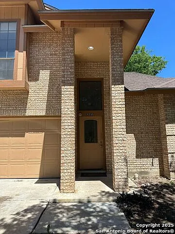 3 bed, 2.5 bath, 2125 sqft, $2,095 — Photo 3