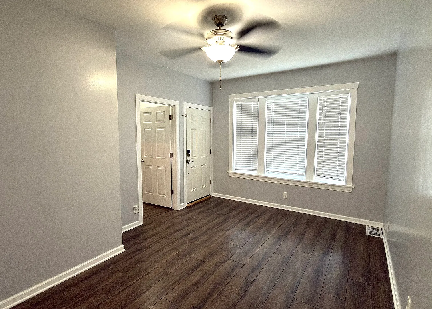 2 bed, 1000 sqft, $2,400 — Photo 3