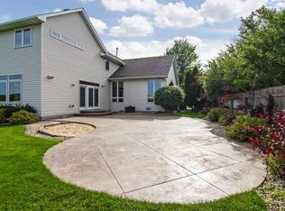 1555 Windsor Dr S, Shakopee, MN 55379