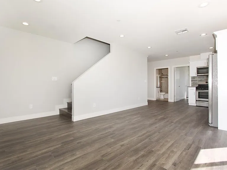 5738 Case Ave — Photo 7