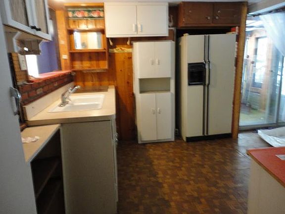 5th image of 2901 S Finley Lake Ave