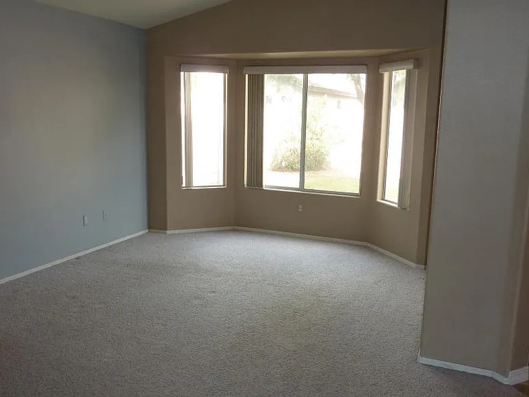 140 W Oxford Ln — Photo 7