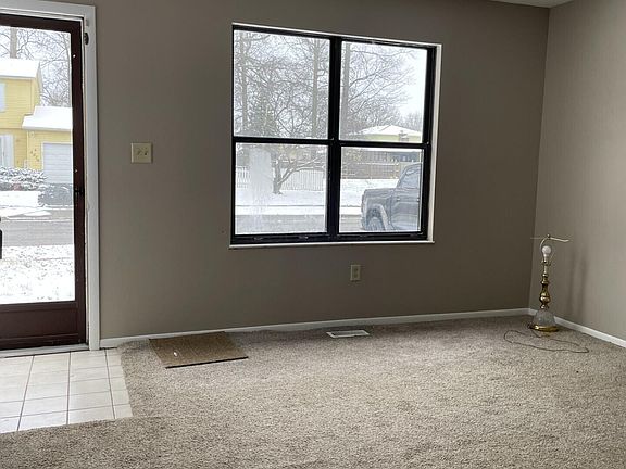 5th image of 4979 Lyle Rd