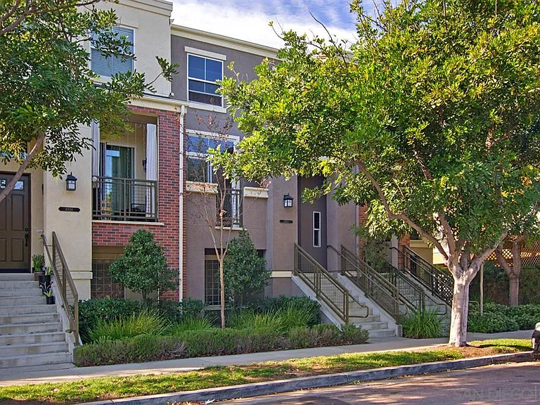 Paramount Dr — Photo 1