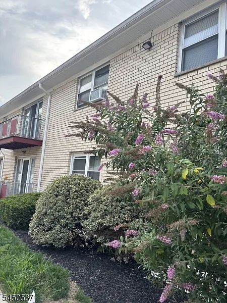 1 bed, 1.0 bath, $2,100 — Photo 4