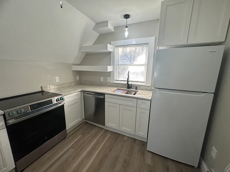 17 Central St #6 — Photo 7