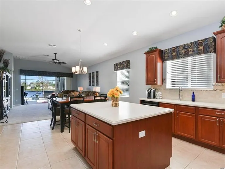 1049 Chatham Break St — Photo 4