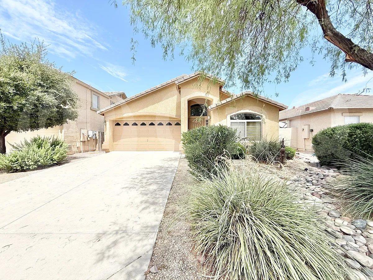 3 bed, 2.0 bath, 1526 sqft, $1,825 — Photo 2