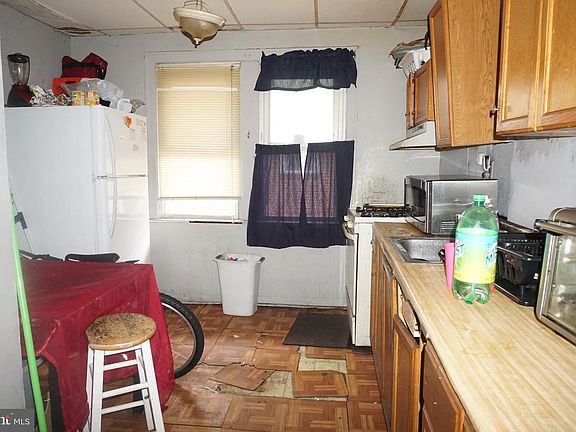 4th image of 4738 Vista St