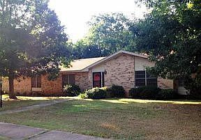 1st image of 605 W Burleson St