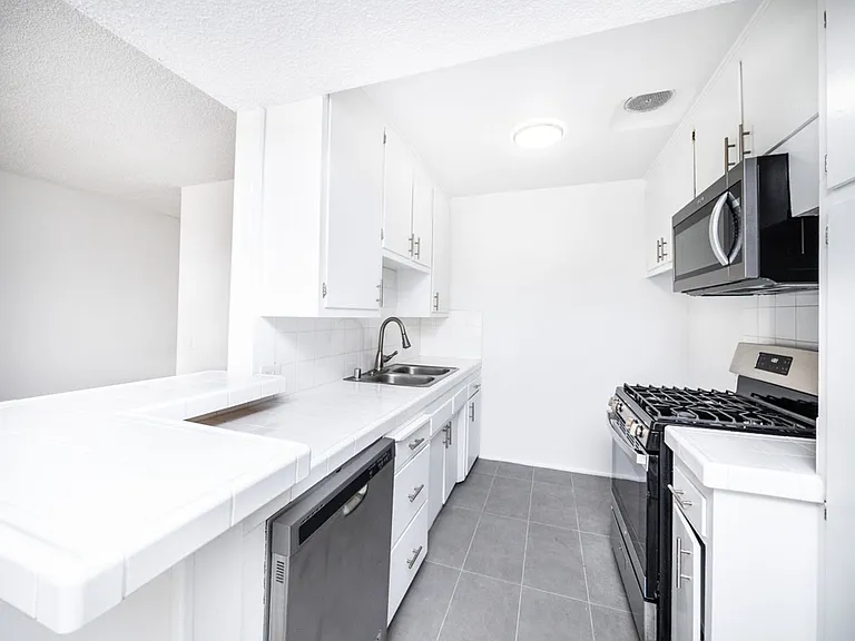 336 S. Alexandria Ave — Photo 19