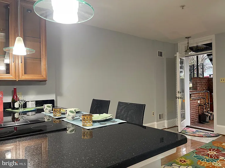 449 New Jersey Ave SE #B — Photo 8