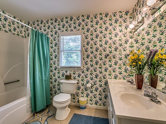 En Suite Bath