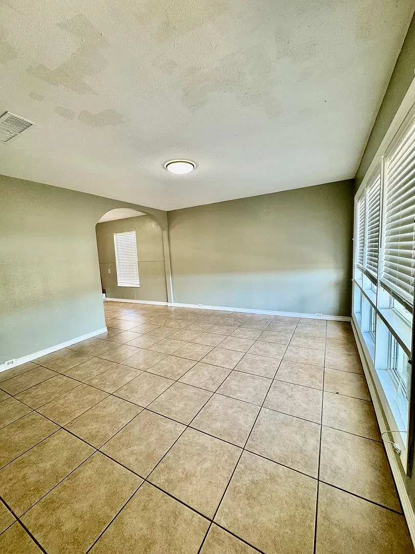 Charming 3-Bedroom Home with Large Backyard & Detached 2-Car Garage — Photo 2