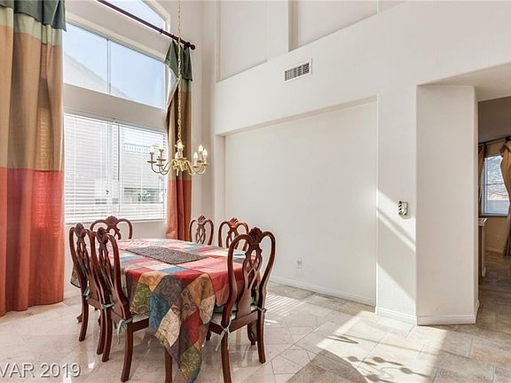 5th image of 867 Carey Hall St