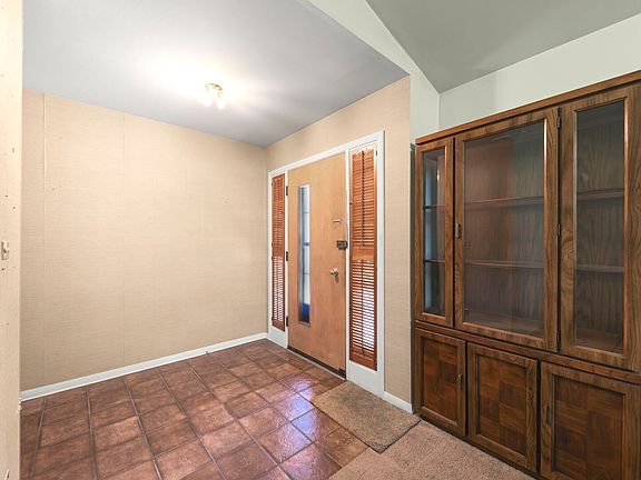 2nd image of 222 E Julia Dr