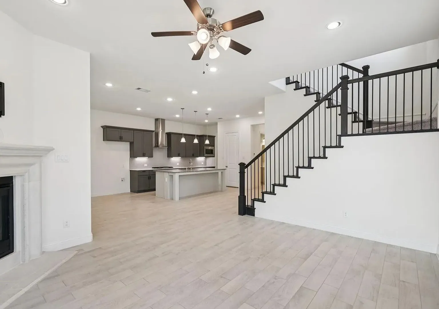 3-Bedroom Luxury Lease in Flower Mound's Riverwalk Community — Photo 3