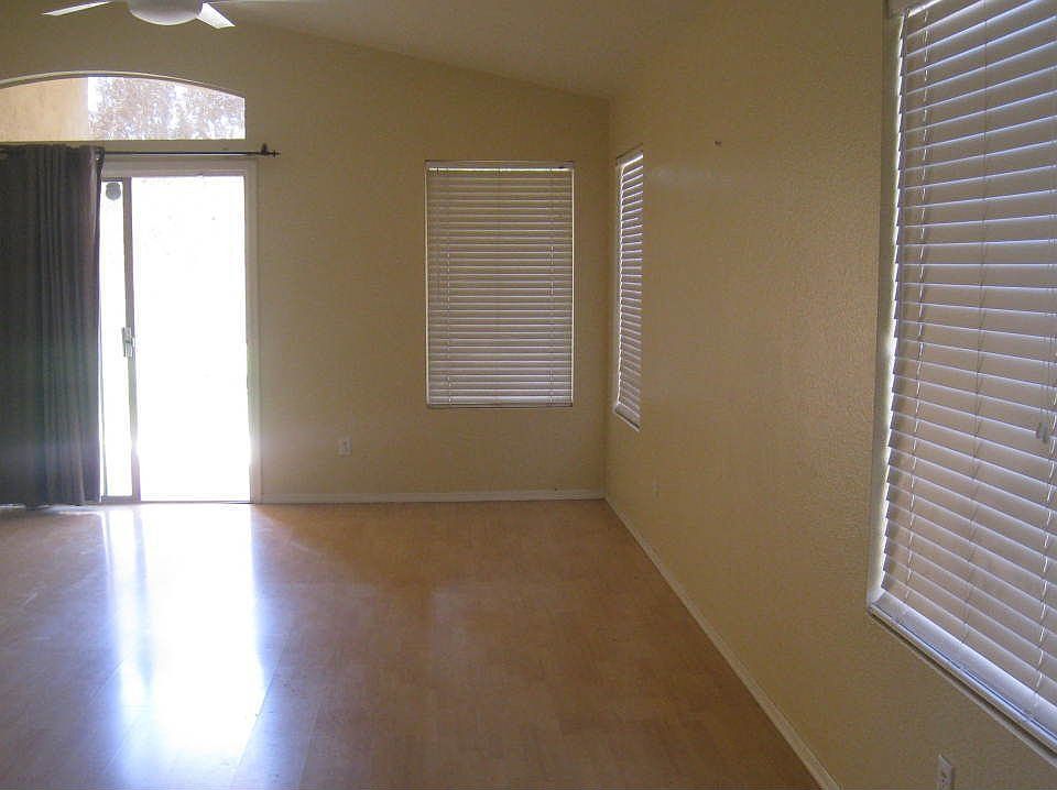 2nd image of 921 E Baylor Ln