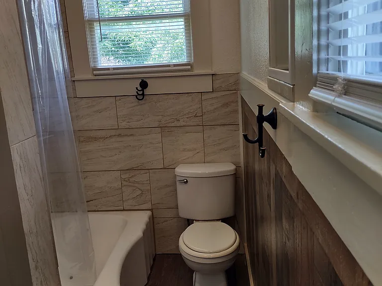1208 Bartholomae St #A — Photo 8