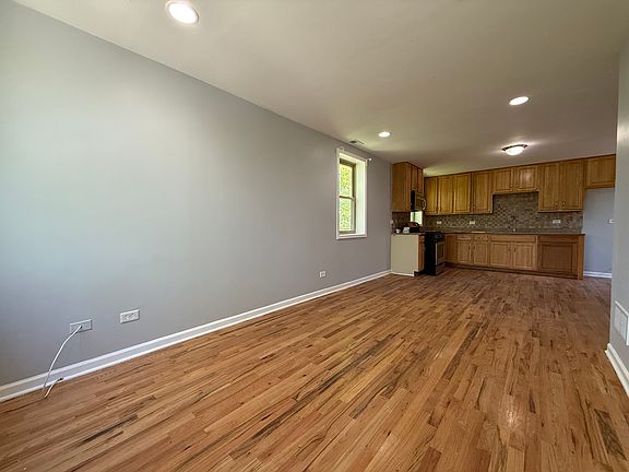 3rd image of 2819 W Flournoy St #3