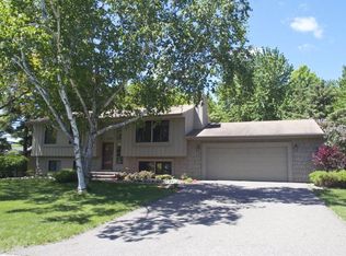 10745 Fieldcrest Rd, Eden Prairie, MN 55344