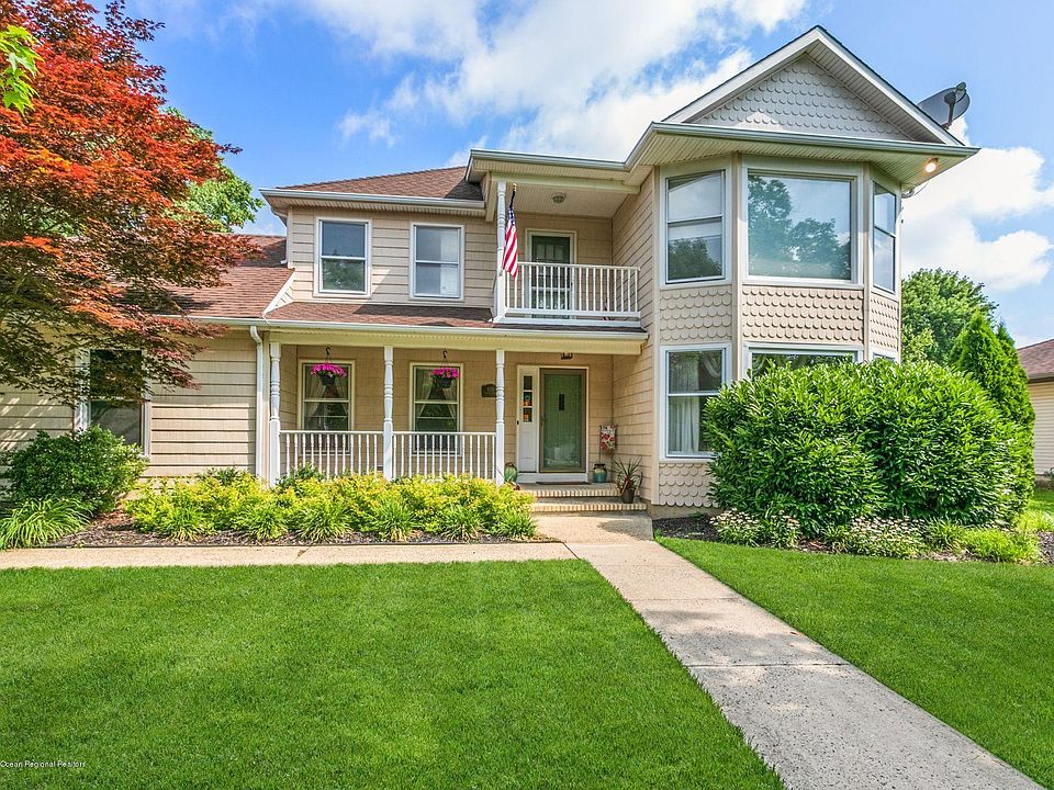 1st image of 838 Brown Ct