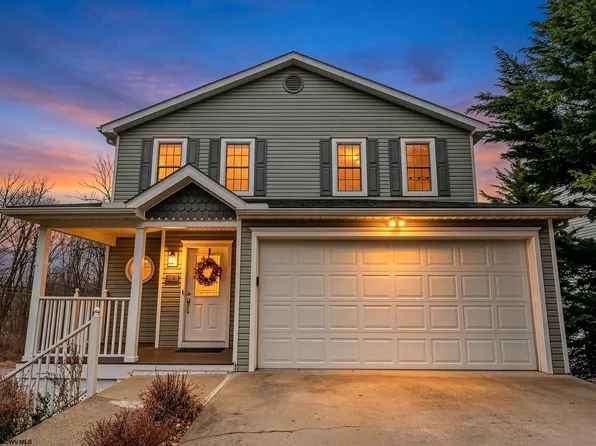 701 Park Side Ln, Morgantown, WV 26501