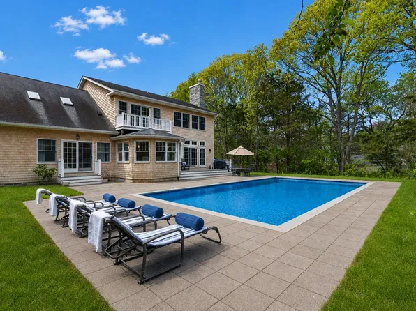 https://photos.zillowstatic.com/fp/9a1f0459fb9ed6b0ed574f4fa1df8fac-p_e.webp