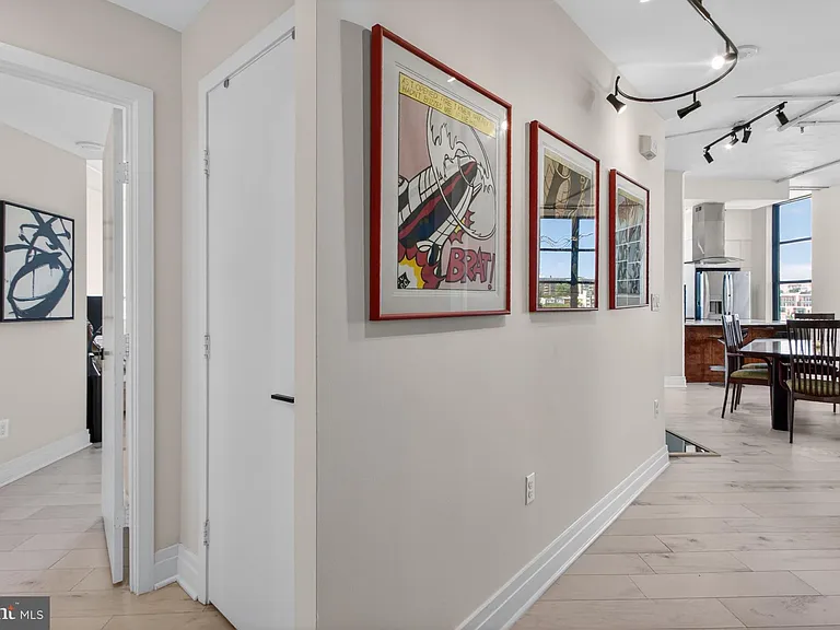 2020 12th St NW #Penthouse 03 — Photo 13