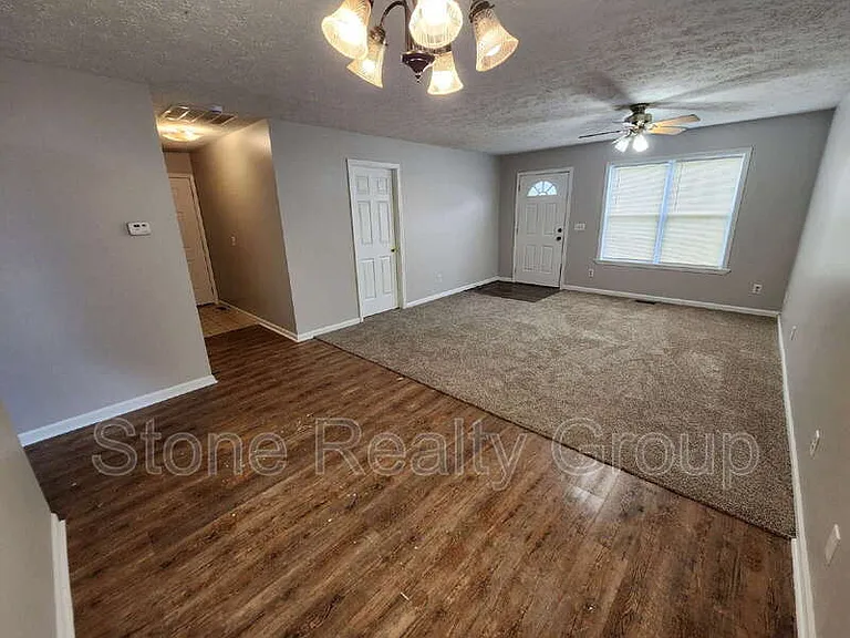 4874 Pine Ridge Ct — Photo 2
