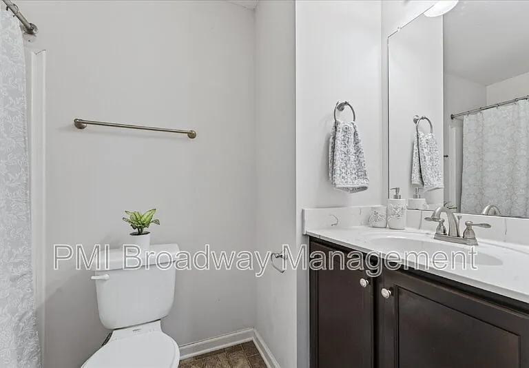 837 Shelton Cir — Photo 32