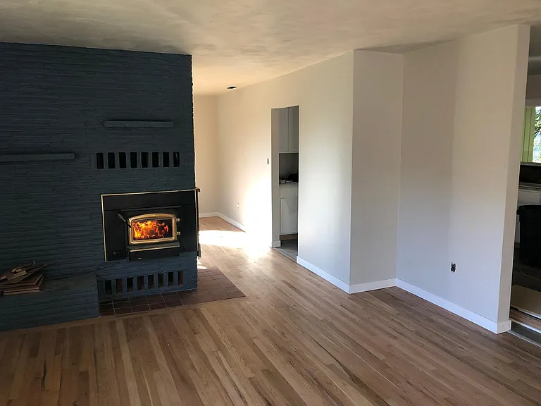 4501 NE Everett Dr — Photo 3