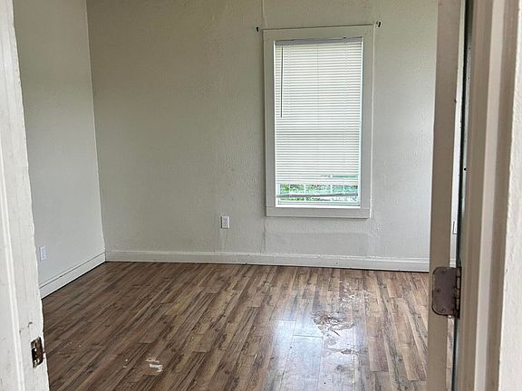5th image of 204 E 11th St
