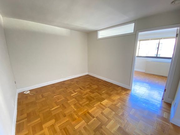 2nd image of 330 W 45th St #8MM