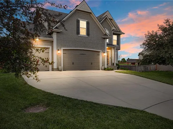 5918 Theden St, Shawnee, KS 66218