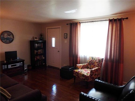 3rd image of 21 Forest Ave