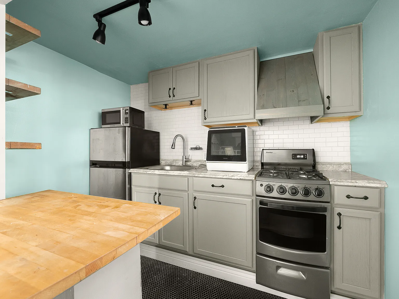 22 Berkeley Place — Photo 2