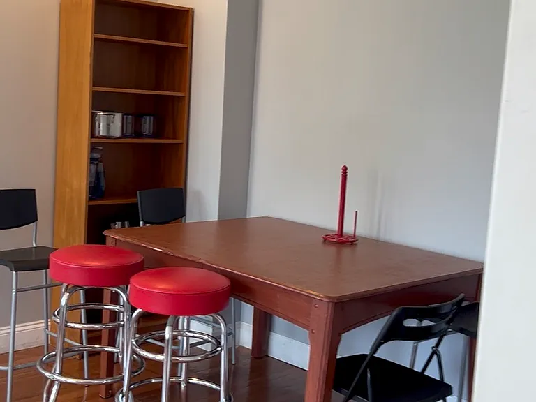627 College St — Photo 30