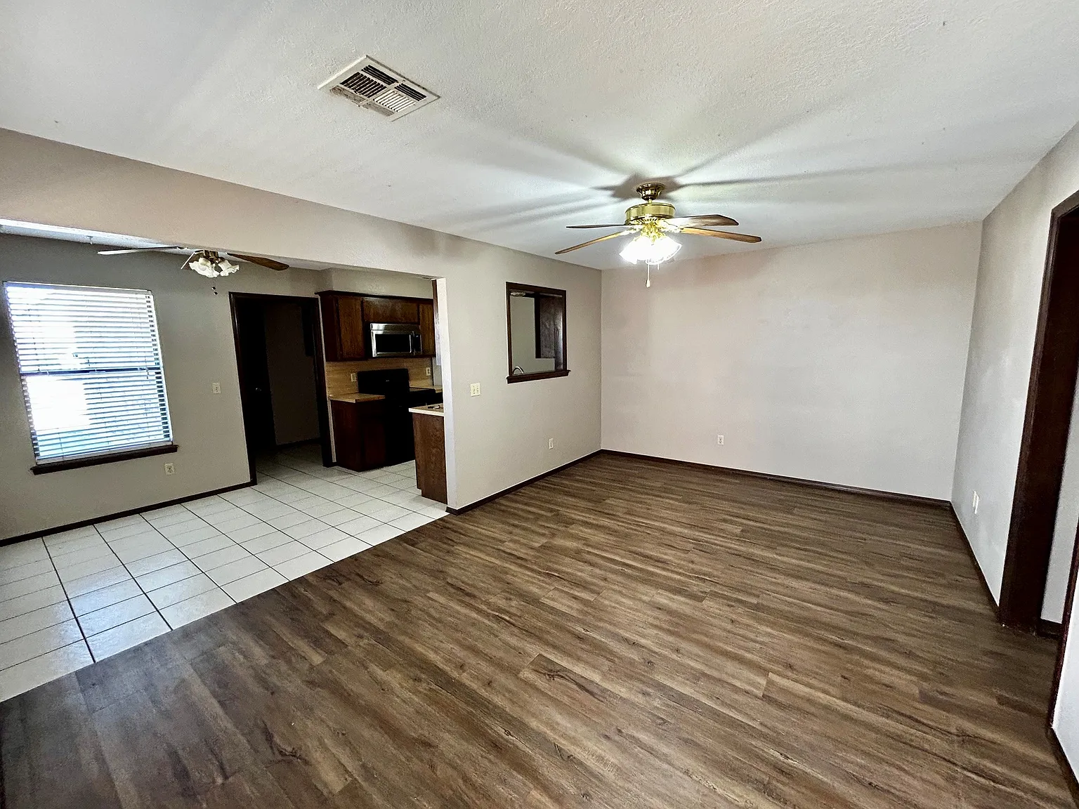 839009 - 138 Barrett Place - 1 — Photo 3