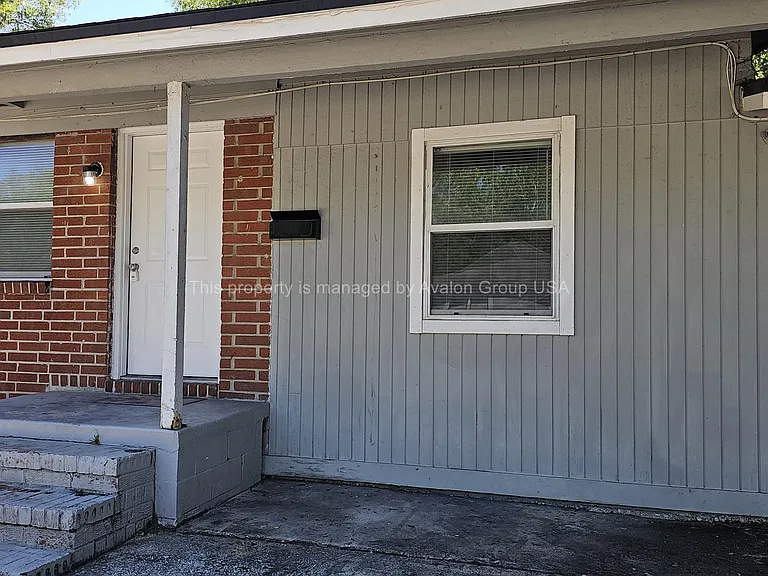 2415 N Canal St — Photo 2
