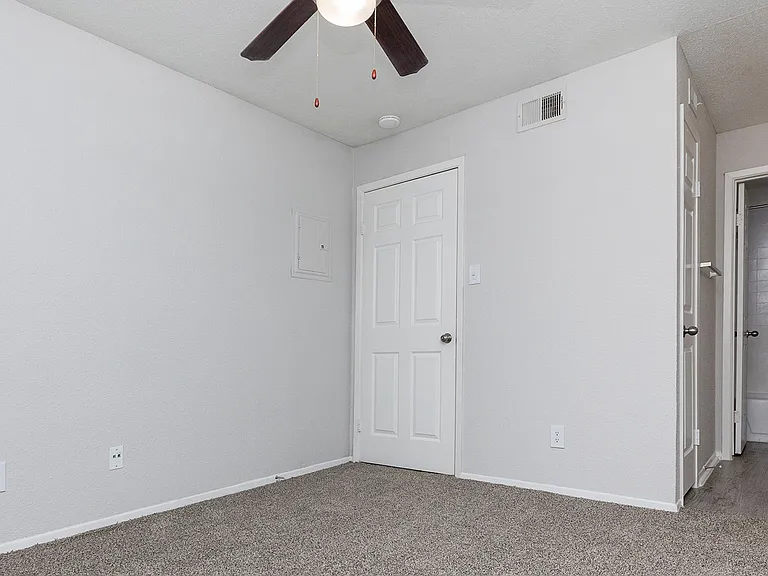 Waverly Park Apartments — Photo 29