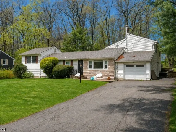44 Venetian Dr, Jefferson Twp., NJ 07849