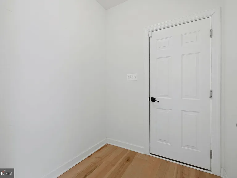 301 Kingdom Dr — Photo 54